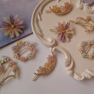 گیره فلزی چفتی بابونه نگین دار